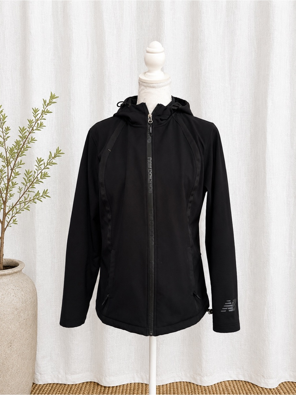 New Balance Women's Black Hooded Softshell Utility Jacket